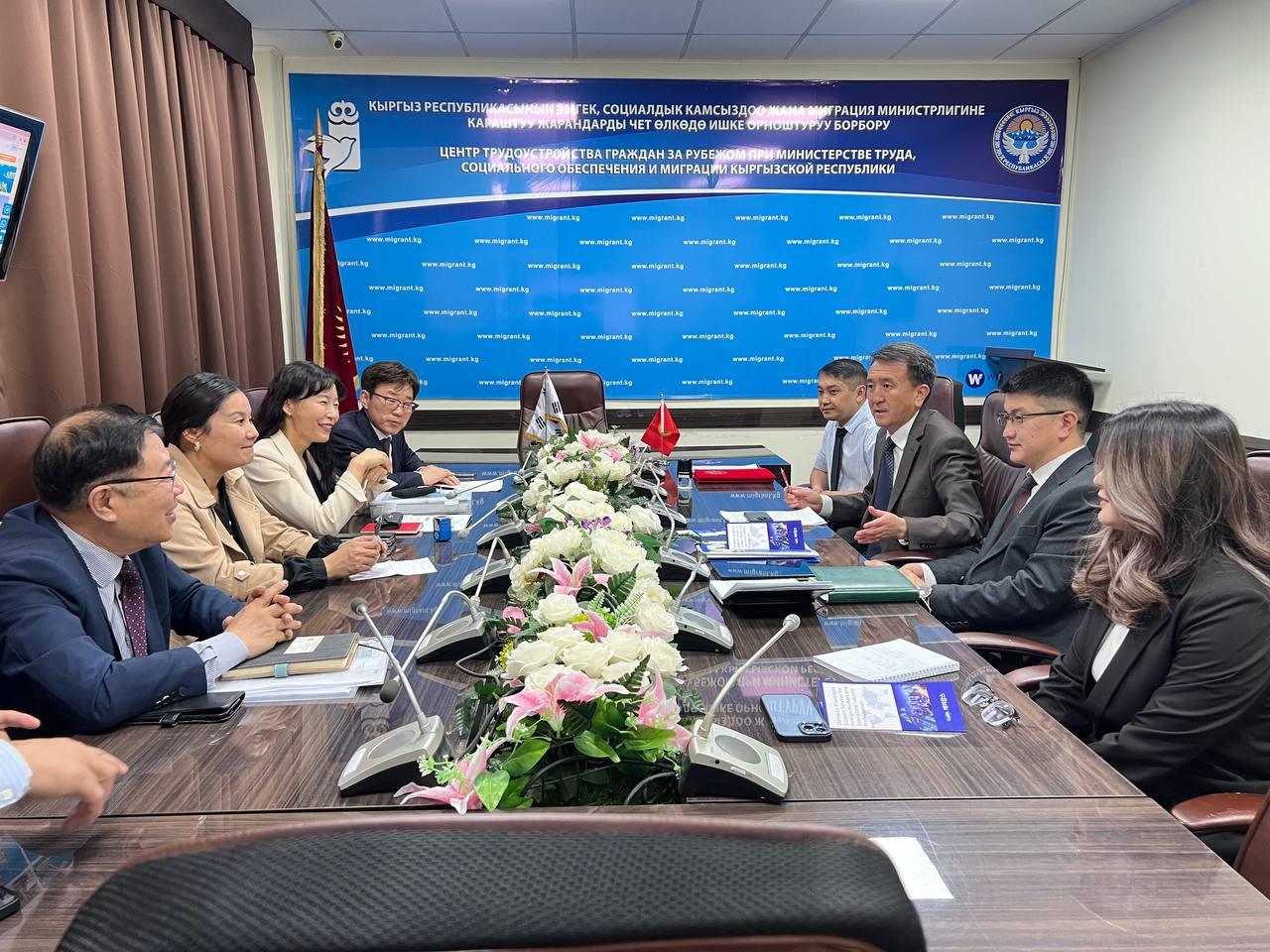 Центр трудоустройства граждан за рубежом при Министерстве труда, социального обеспечения и миграции Кыргызской Республики объявляет о подписании Соглашения о сотрудничестве с ведущими корейскими компаниями